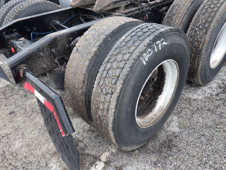 2018-freightliner-cascadia-126-image-9