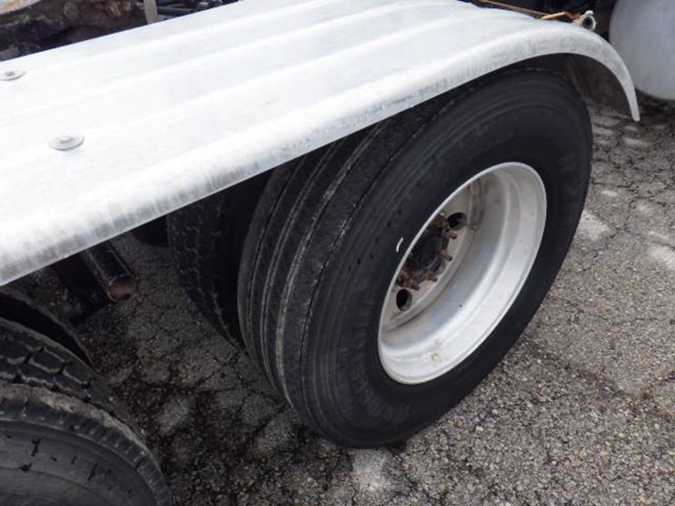 freightliner-cascadia-126-image-8