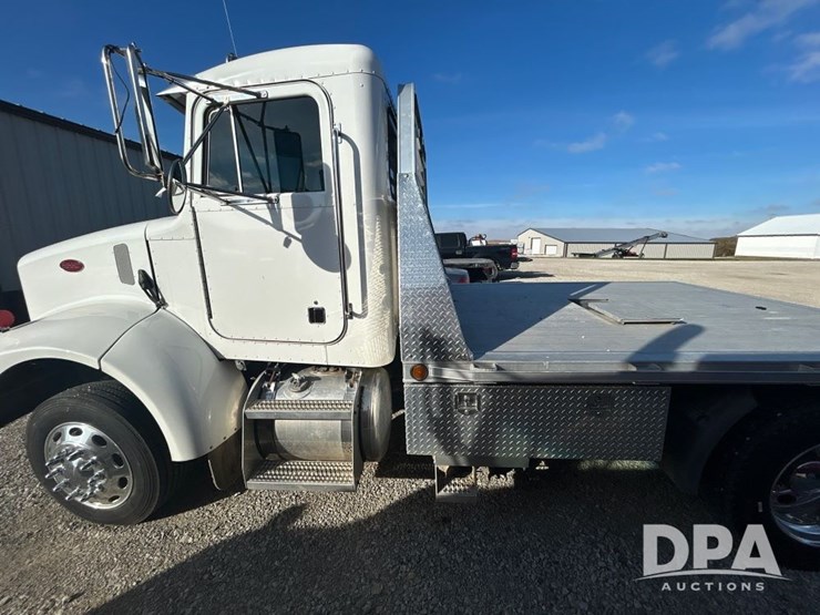 peterbilt-330-image-9