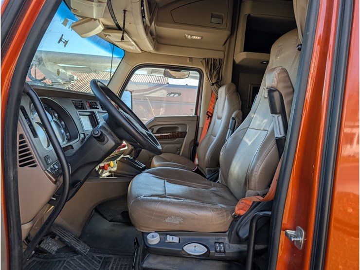 2017-kenworth-t680-image-22