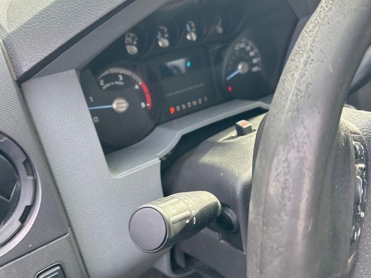 2016-ford-f350-xl-image-28