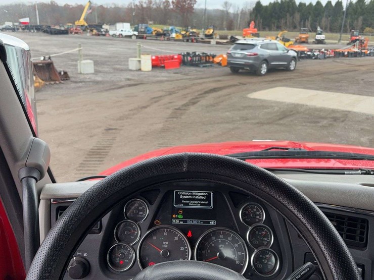 2018-peterbilt-579-image-41