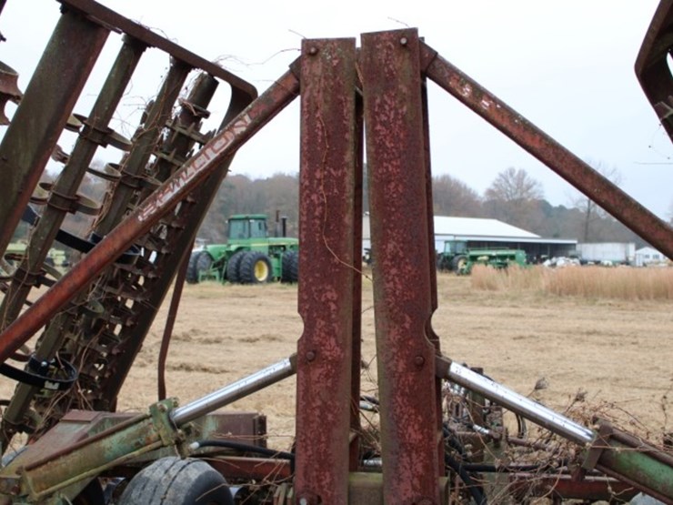 brillion-24'-crowfoot-cultipacker-with-s-tine-cultivators-image-5