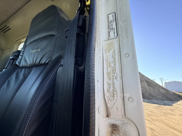 2007-freightliner-columbia-120-image-44