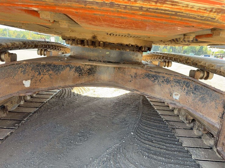 hitachi-225-excavator-image-28