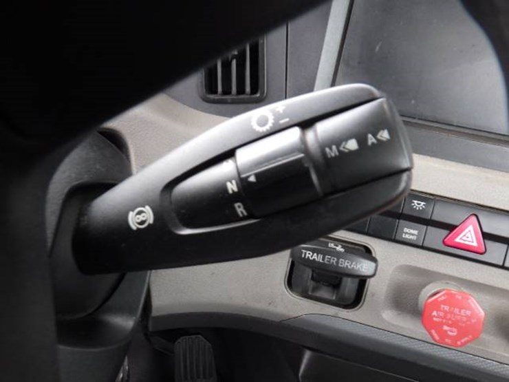 freightliner-cascadia-126-image-18