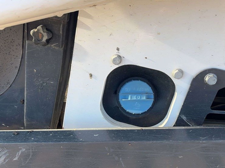 2021-bobcat-t870-image-32