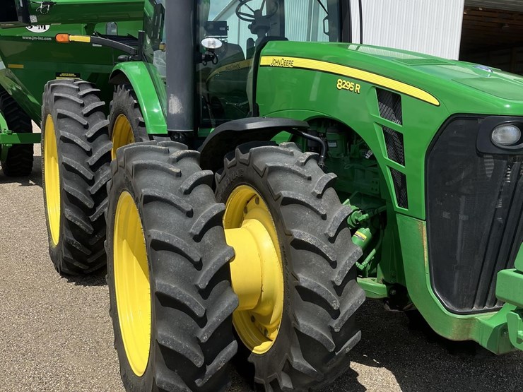 2010-john-deere-8295r-image-2