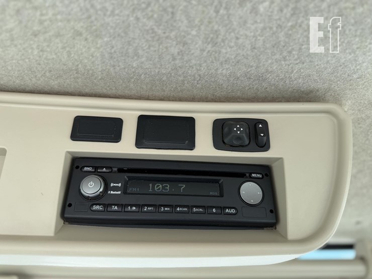 john-deere-8245r-image-39