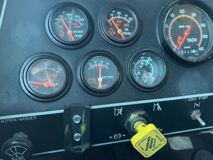 1993-grove-tms700b-image-61