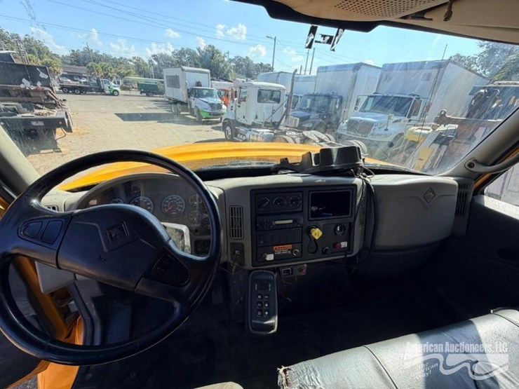 2010-international-7300-image-11