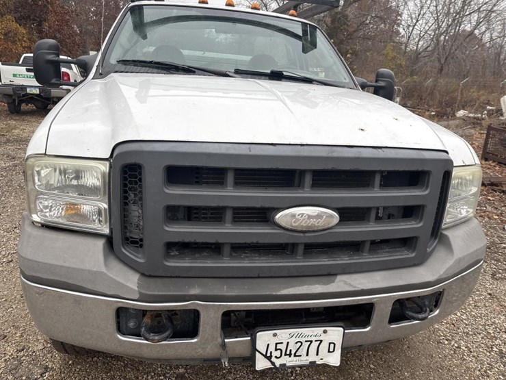 ford-f350-xl-image-9