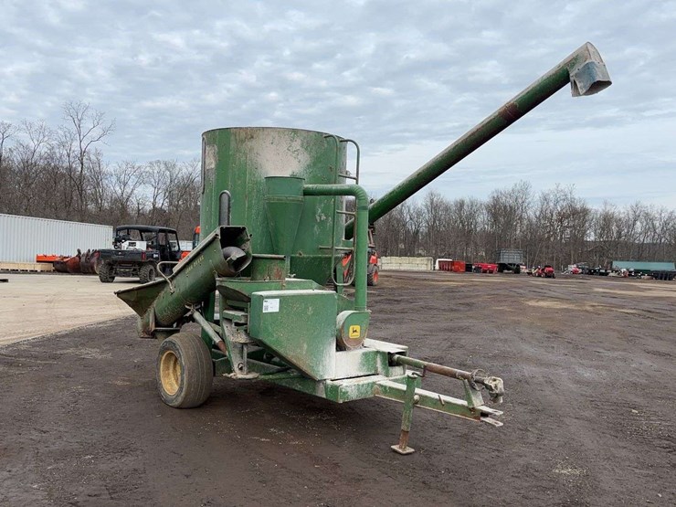 john-deere-400-image-2