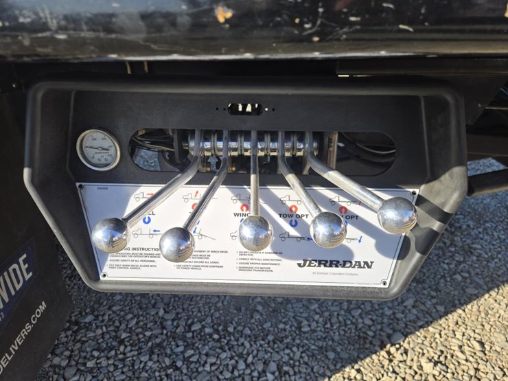 2022-international-mv607-image-23