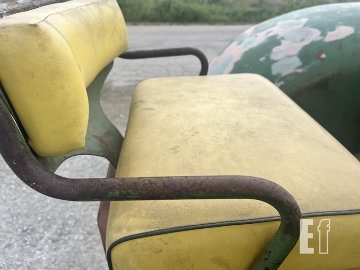 john-deere-830-image-32