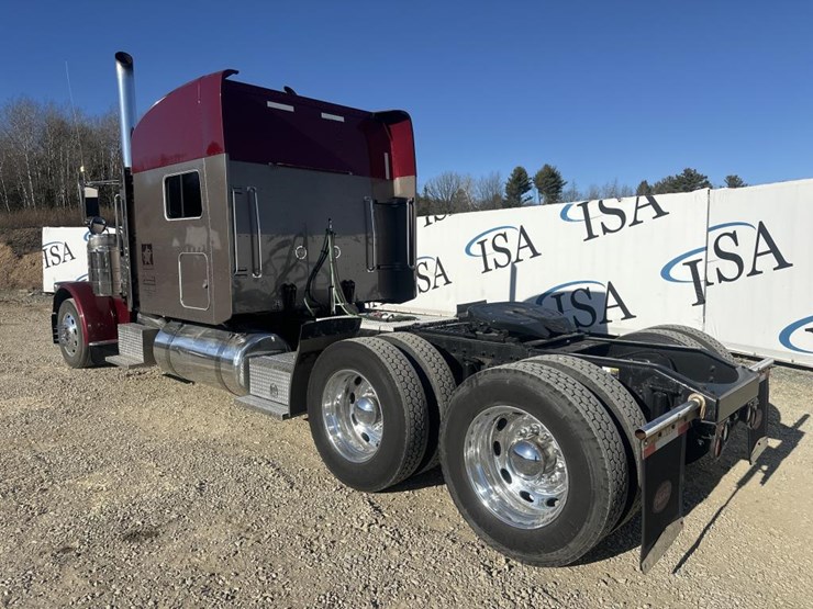 2012-peterbilt-389-image-3