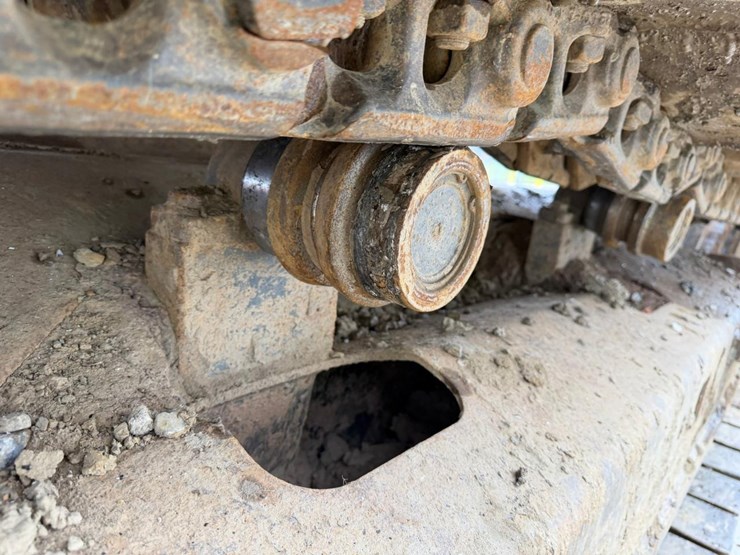 case-cx160b-image-23