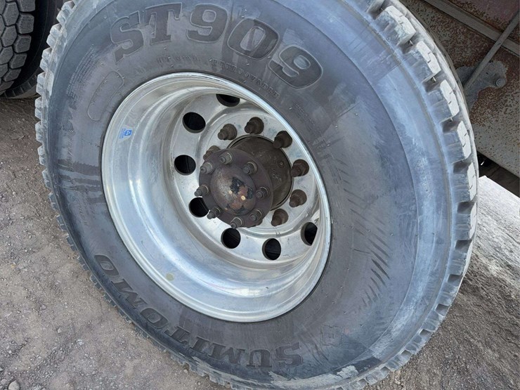 2004-peterbilt-357-image-17