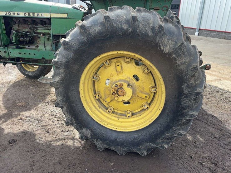 john-deere-2640-image-6