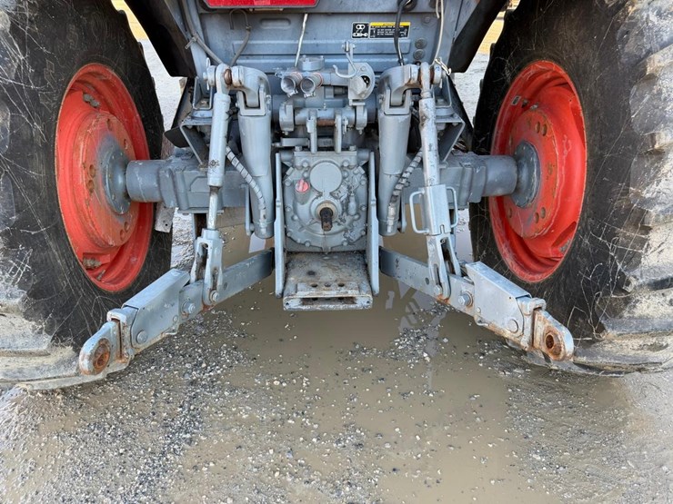 2016-kubota-m8560-image-15