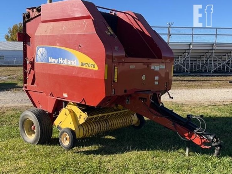 2010-new-holland-br7070-image-4