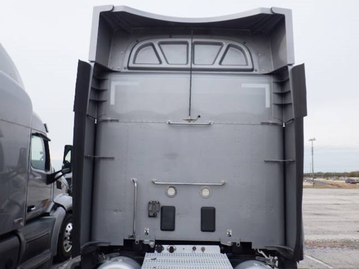 peterbilt-579-image-15