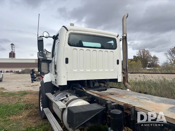 freightliner-114sd-image-40