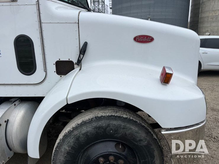 2001-peterbilt-330-image-19