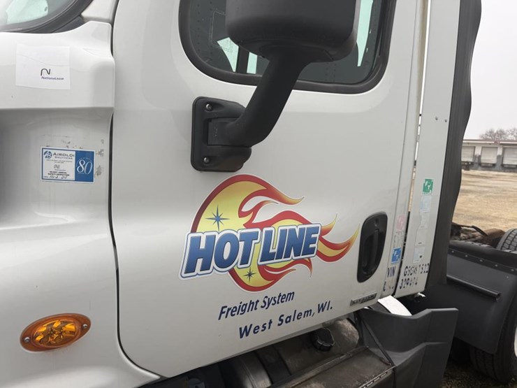 #1175-•-2016-freightliner-cascadia-day-cab-truck-tractor-image-19