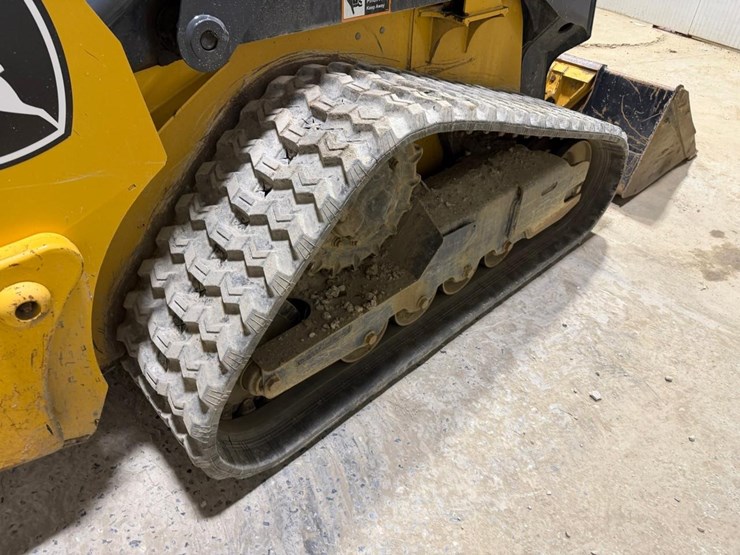 2021-deere-317g-image-17