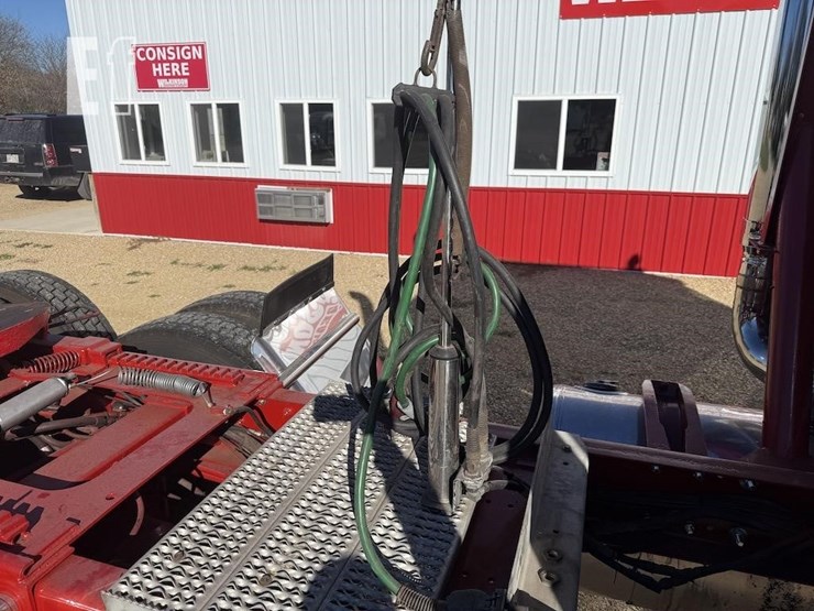 1985-peterbilt-362-image-15