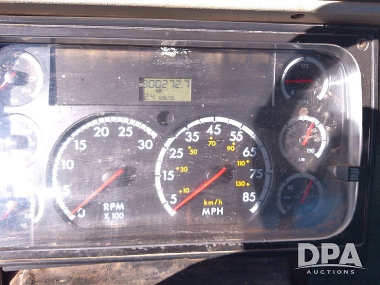 2007-freightliner-columbia-112-image-24