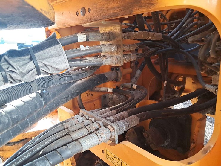 2018-hyundai-hl965-image-11