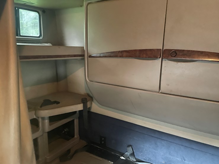 #210-•-2009-international-eagle-semi-tractor-(fall-creek,-wi)-(has-wi-title)-image-30