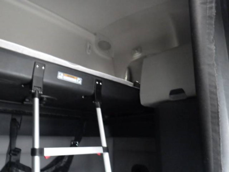 freightliner-cascadia-126-image-7