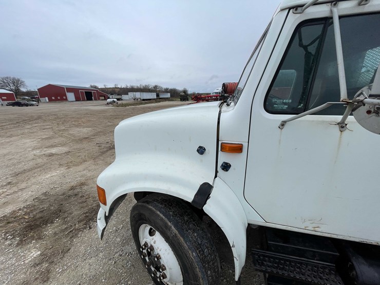 international-4900-image-58