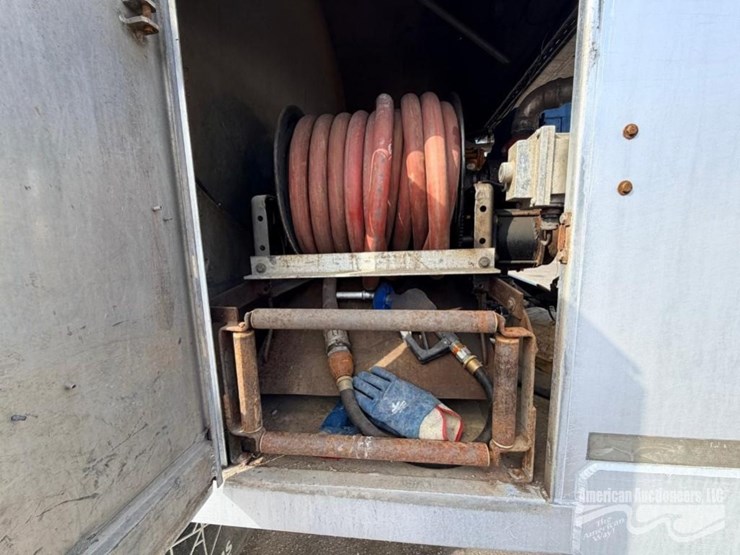 peterbilt-330-image-26