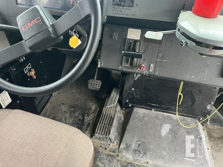 2001-gmc-b7-image-18