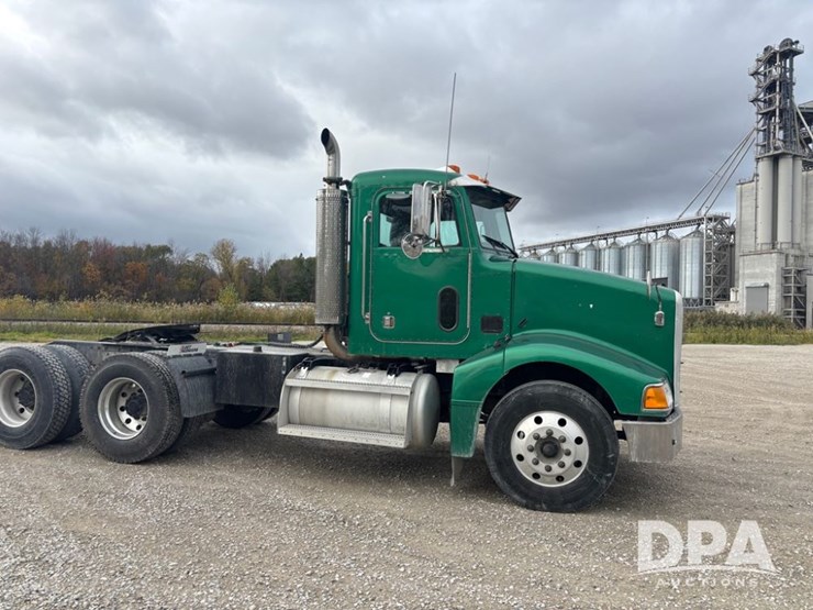 peterbilt-385-image-21