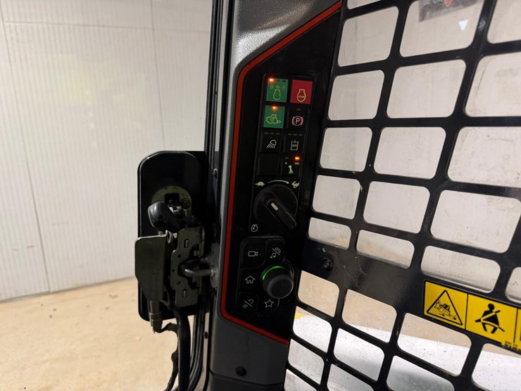 2022-bobcat-t76-image-25