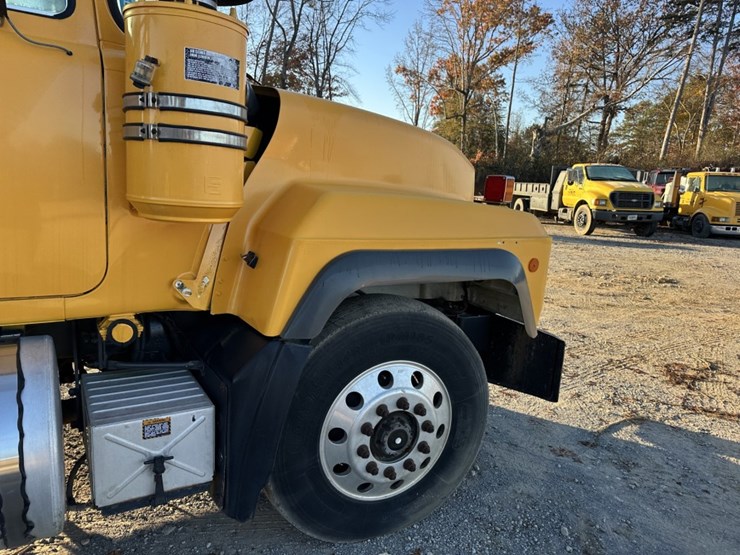 1996-mack-rd688s-image-22