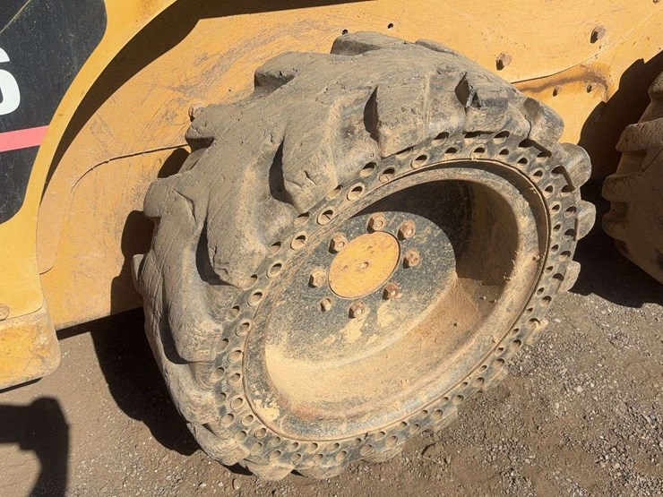 caterpillar-246-image-8