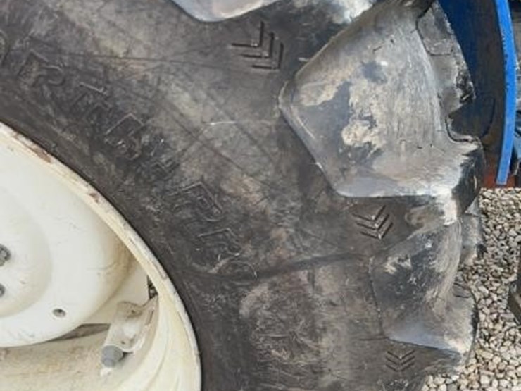 new-holland-tn65-image-13