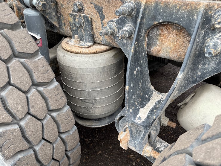 #1054-•-2015-international-tandem-axle-day-cab-semi-tractor-(has-wi-title)-image-25