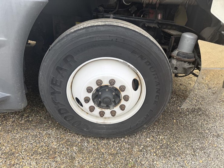 #1175-•-2016-freightliner-cascadia-day-cab-truck-tractor-image-62