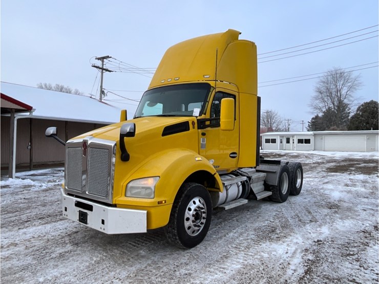 2020-kenworth-t880-image-1
