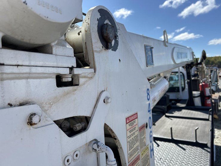 2017-peterbilt-337-image-43