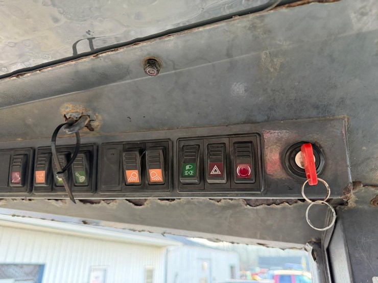 2014-deere-304k-image-23