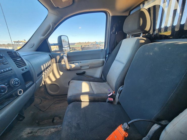 2009-chevrolet-3500-image-41