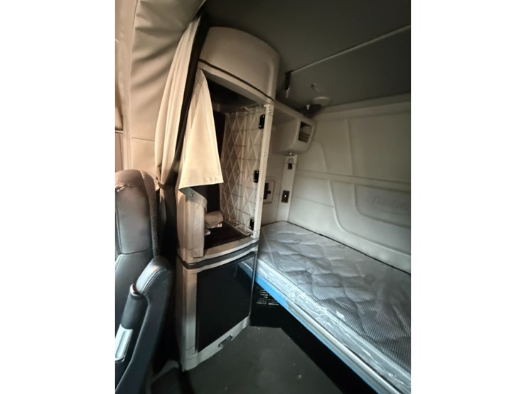 2020-peterbilt-579-image-25